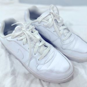 Nike Ebernon Low
Women's Shoes